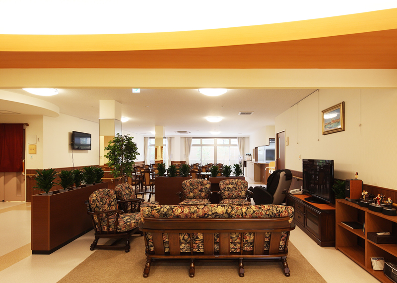 ハートフルリビングなでしこ桑津-開放的なエントランス兼食堂で楽しい時間を